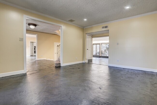 Building Photo - 5203 Braesvalley Dr