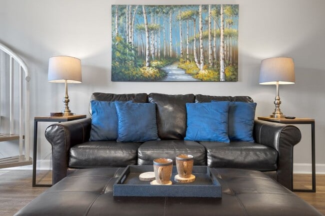 Building Photo - Modern Fully Furnished Home with Stunning ...