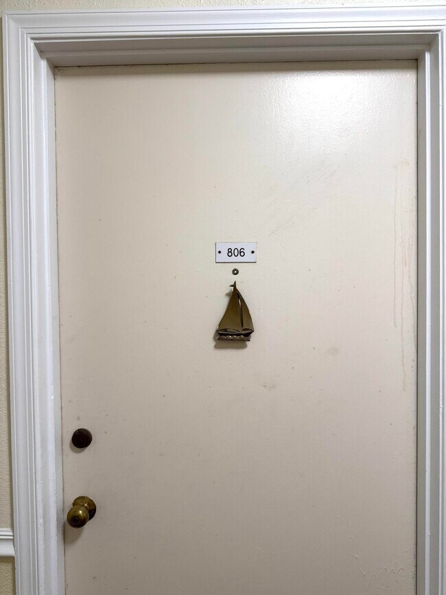 Building Photo - 200 S Birch Rd