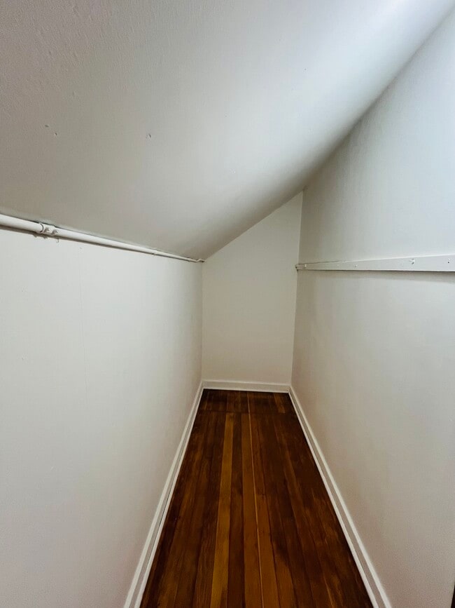 Building Photo - 5133 W Wrightwood Ave