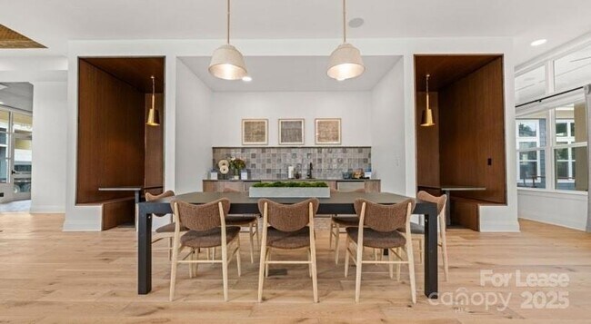 Building Photo - 104 Herrings Grn Lp