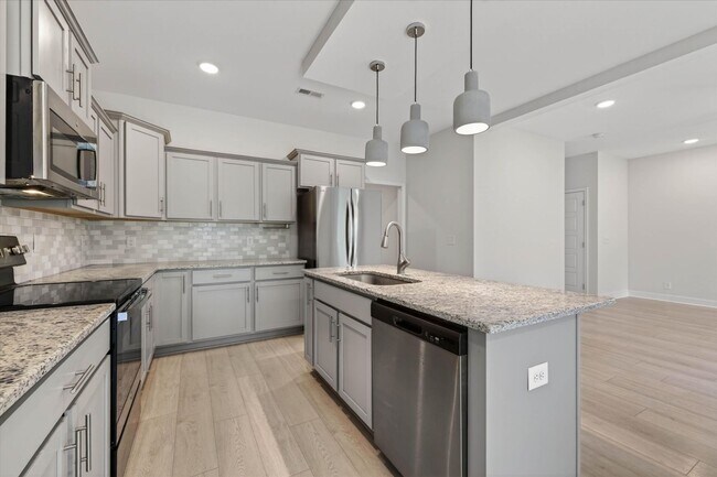 Building Photo - 4 Bedroom Pet Friendly Home For Rent with Club House, Comm. Pool, & Comm Gym Access!