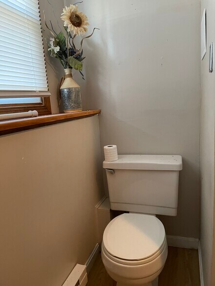 Unit 2 - Bathroom - 4 Strafford Rd