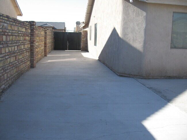 Building Photo - VILLA CHAPARRAL