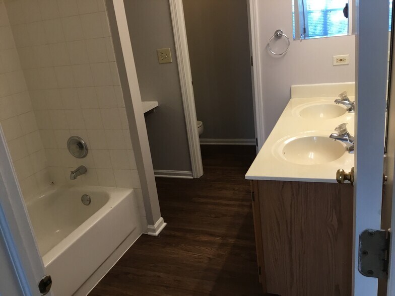 Building Photo - 13 Brian Ct