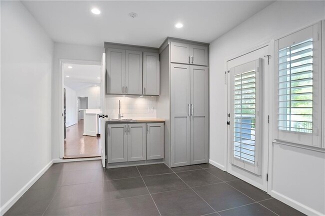 Building Photo - 4555 Runnemede Rd NW