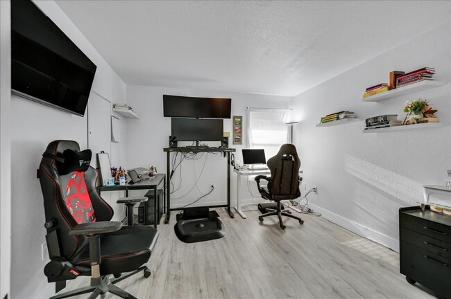 Building Photo - 555 E Silverado Ranch Blvd