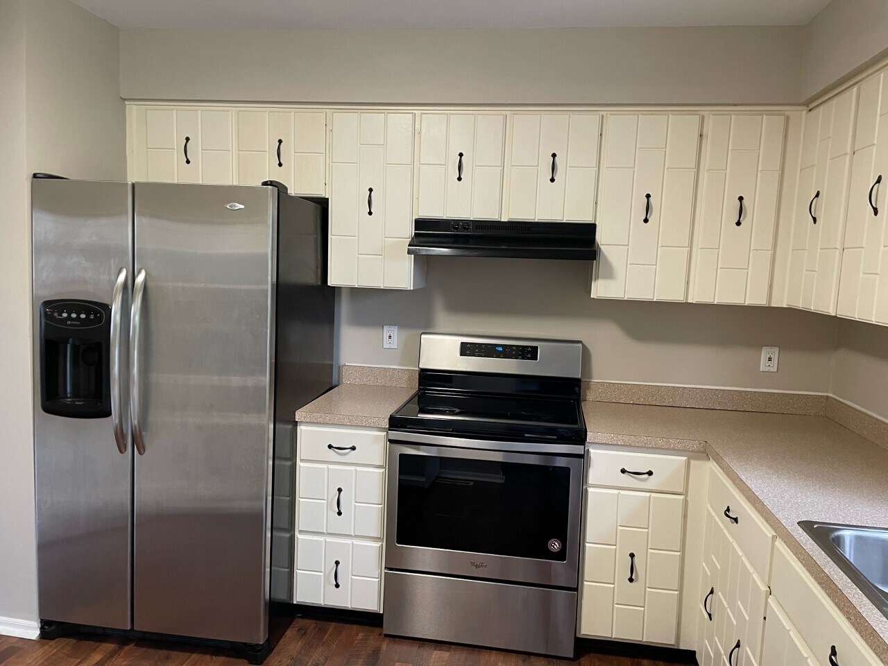 Building Photo - 906 Willcliff Dr