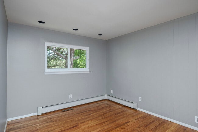 Building Photo - 3947 Setonhurst Rd