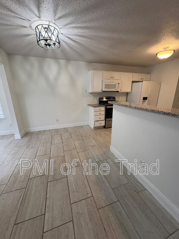 Building Photo - 202 Kinnley Ct