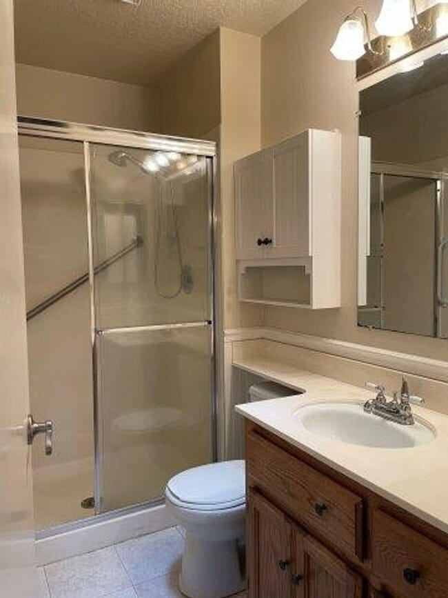 Building Photo - Spacious 3 bedroom home for rent