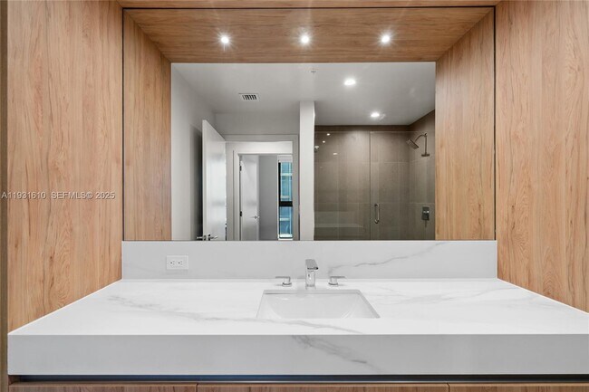 Building Photo - 11 NE 6th St