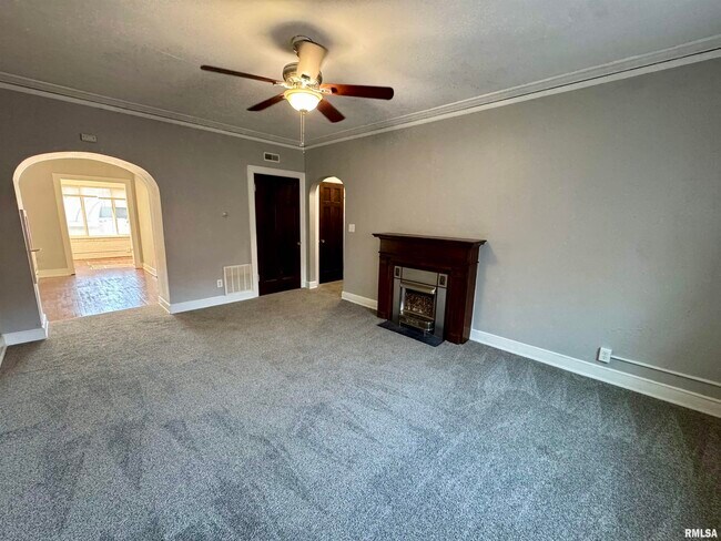 Building Photo - 2028 7th Ave