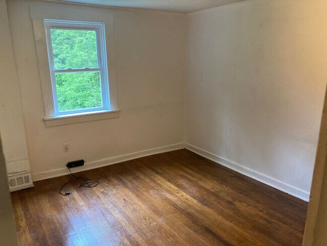 Building Photo - Charming 2 Bedroom/1.5 Bathroom Home in Cockeysville, MD!