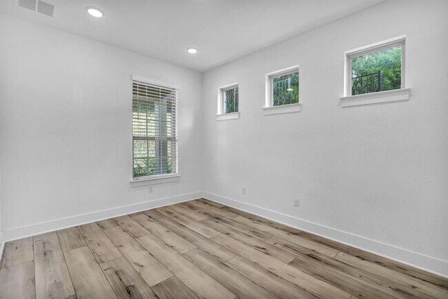 Building Photo - 1304 Brescia Walk