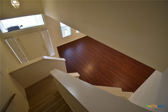 Building Photo - 2215 Dry Creek Dr