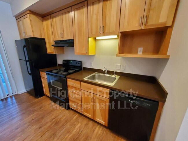 Building Photo - 1205-1207 NE Monroe St