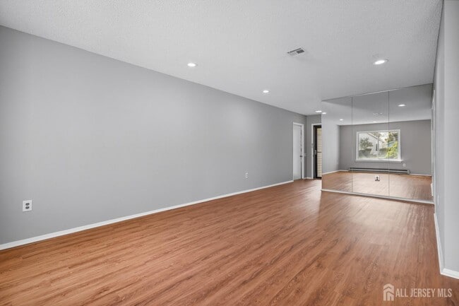 Building Photo - 351A Jutland Dr