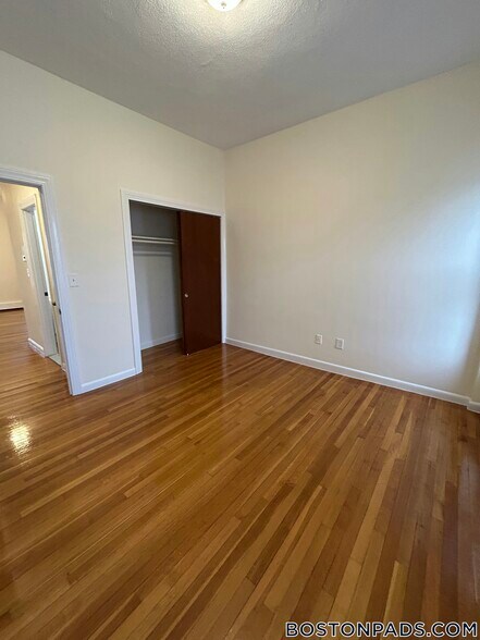 Building Photo - 180 N Beacon St