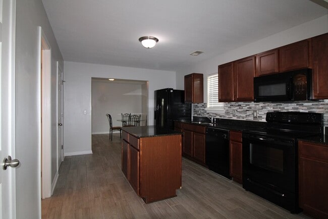 Building Photo - 1840 Polaris Dr