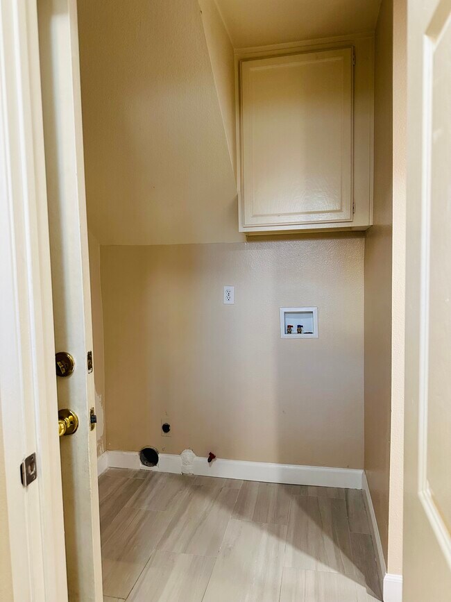 Laundry area w/access to garage - 555 W Lemon Ave