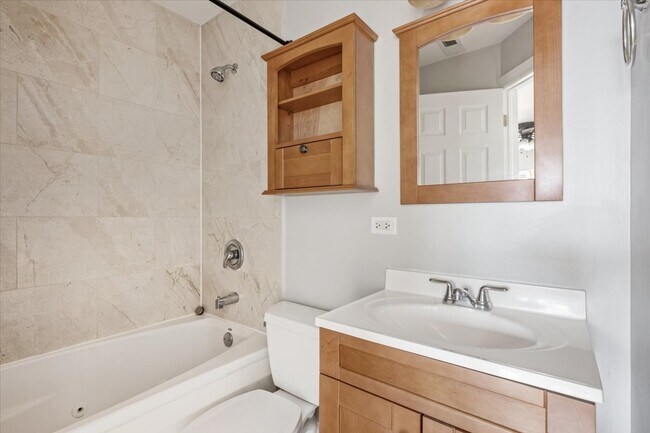 Building Photo - 1343 W Winona St