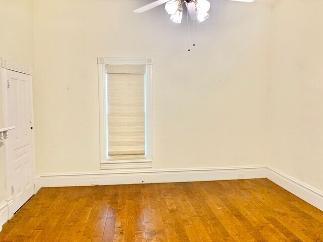 Building Photo - 3 Bedroom