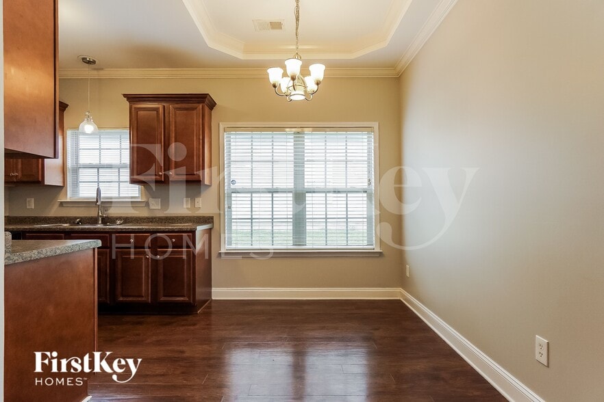 Building Photo - 2057 Highview Way