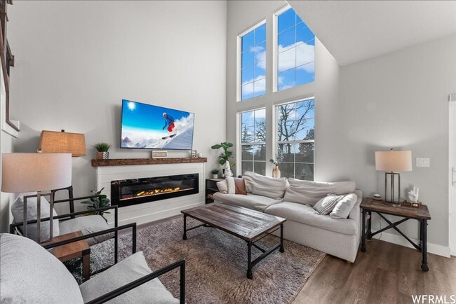 Building Photo - BEAUTIFUL TOWNHOUSE W 2 CAR GARAGE ATTACHED