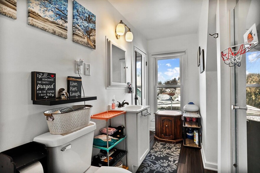 Building Photo - 426 College Ave