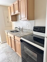 Building Photo - 9910 Oakdale Woods Ct