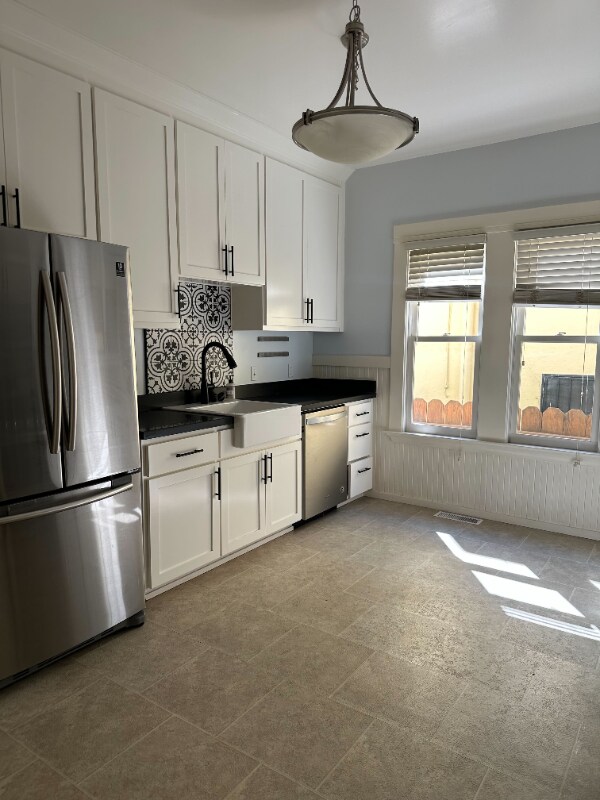 Building Photo - 665 43rd St