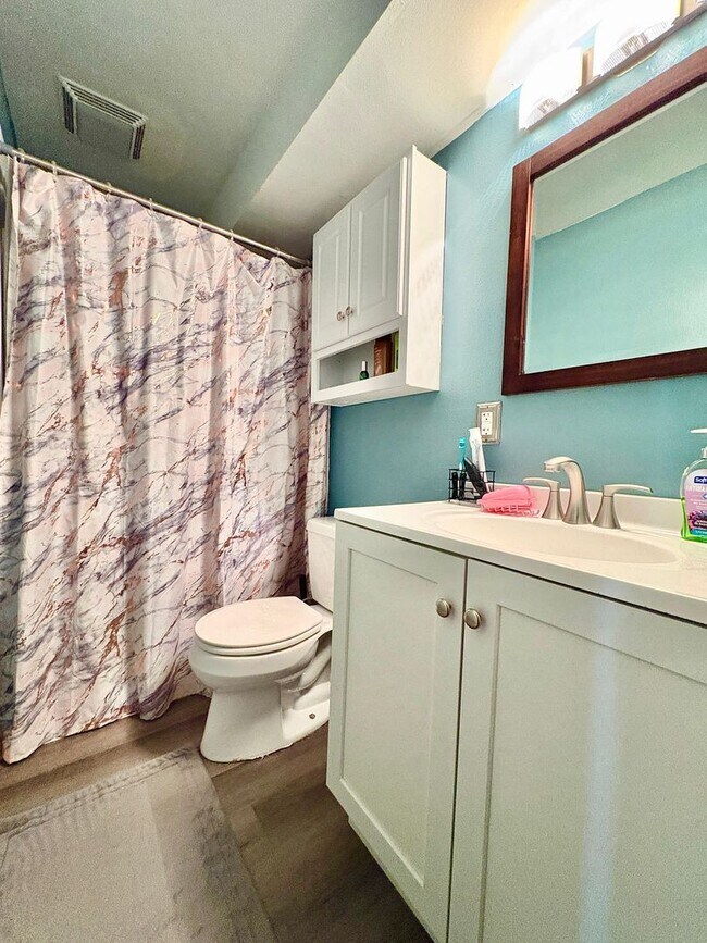 Building Photo - Twyckenham Hills Gem – 4BR with Lower Level Family Suite