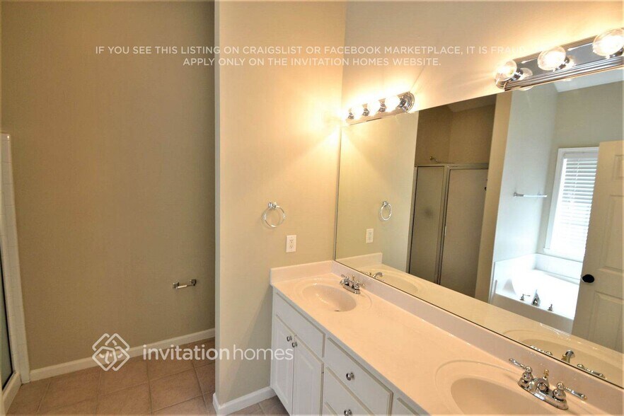 Building Photo - 1038 Fountain Lakes Ct