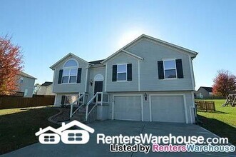 Building Photo - 4 Bed 3 Bath For Rent In Kearney! Availabl...