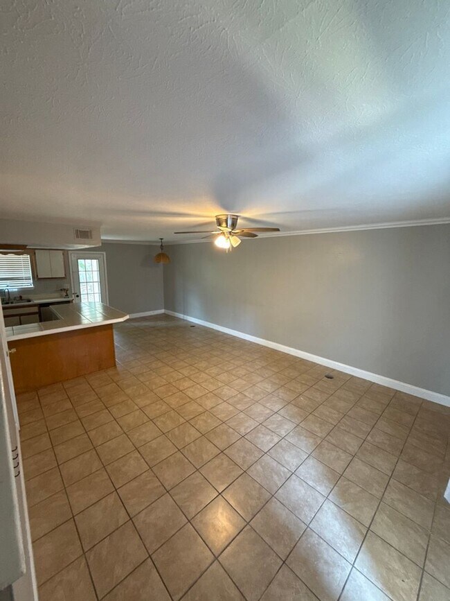 Building Photo - For Rent! Beautiful 2BA/1.5BR Townhome in Gulf Highlands!