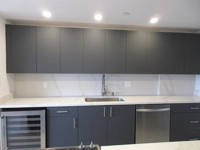 Building Photo - 859 Jeffery St