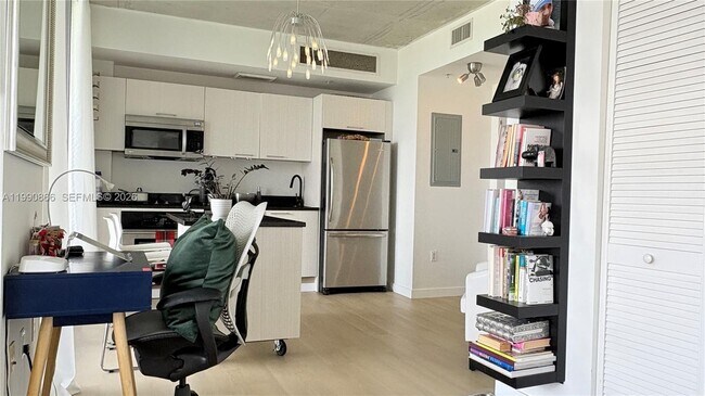 Building Photo - 3451 NE 1st Ave