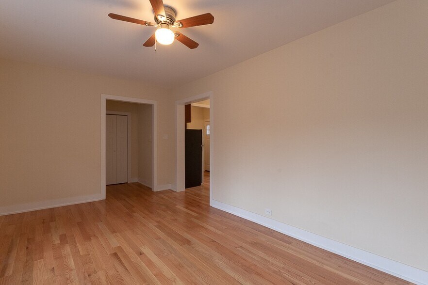 Building Photo - 3739 N Pine Grove Ave
