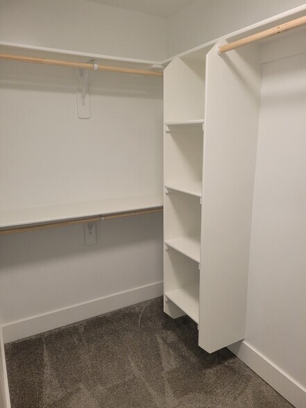 Building Photo - 2913 Sunburst Dr