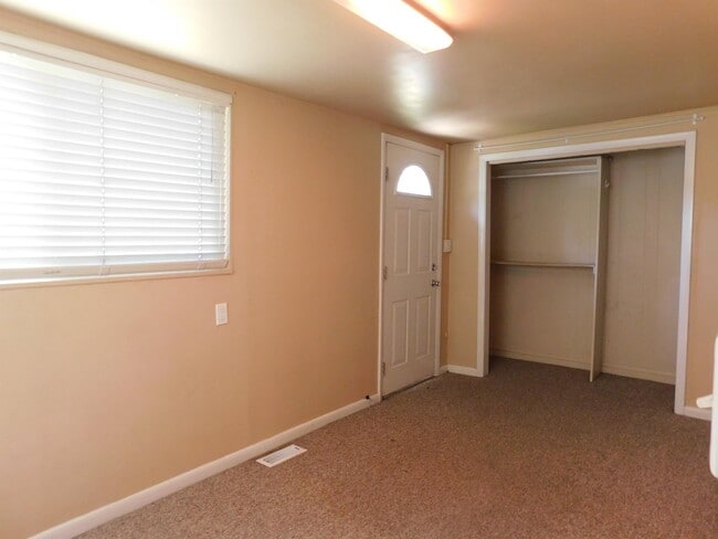 Building Photo - 1395 S 900 E