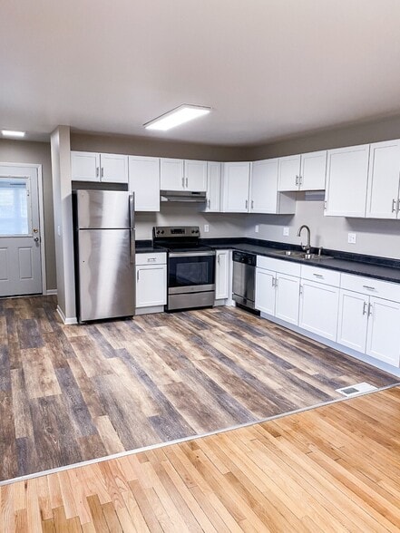 Building Photo - 1001 W Badger Rd