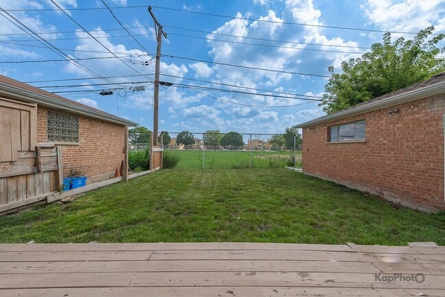 Building Photo - 8465 W Berwyn Ave