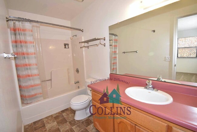 Building Photo - Comfortable 2-Bedroom Home in Lake Wildwood