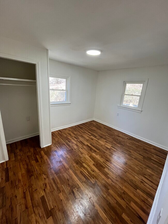 Building Photo - 125 Strawberry Ln