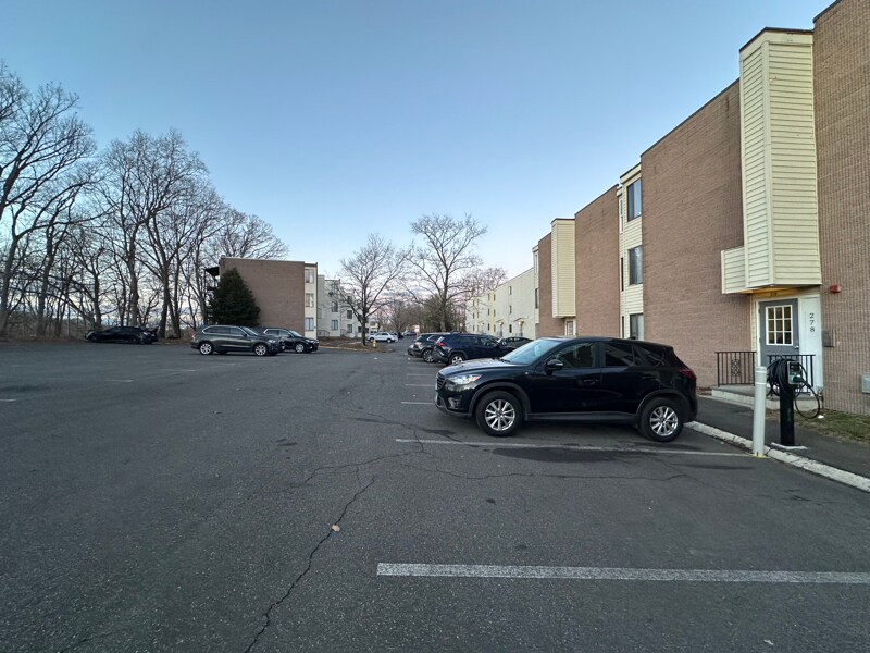 Building Photo - 32 Old Foxon Rd