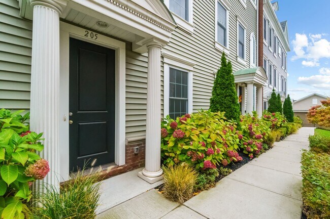 Building Photo - 205 Roosevelt Dr