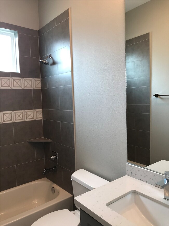 Building Photo - 1111 Edwards St