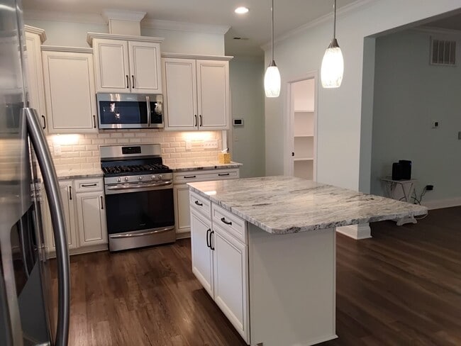 Building Photo - 4 Bedroom home in Beaufort