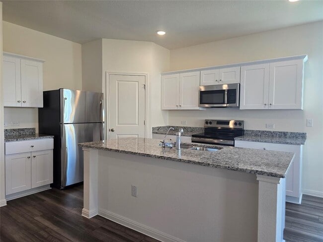 Building Photo - 421 Wedemeyer St